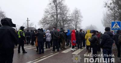 Люди перекрыли международную трассу на Харьковщине, протестуя против высоких тарифов
