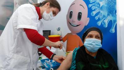 Врач: успех вакцинации в Израиле - заслуга не политиков, а больничных касс