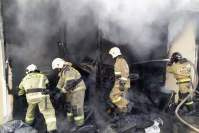 В Краснодаре сгорел автомагазин