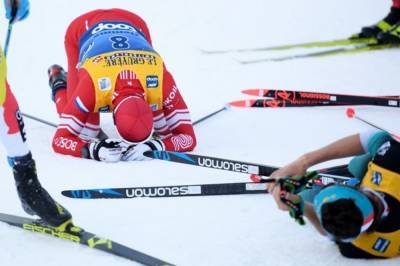 Российские лыжник опозорились столкновением на самом финише гонки