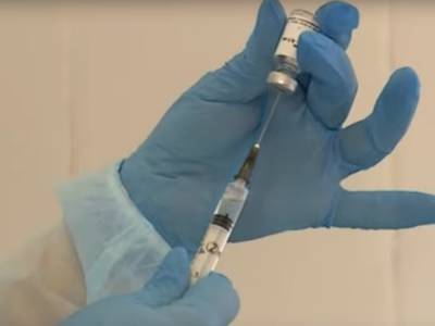 Вакцина оказалась пустышкой! Двое людей умерли от коронавируса после прививки: подробности
