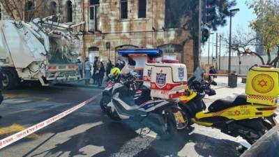 Мусоровоз сбил насмерть женщину на пешеходном переходе в Иерусалиме