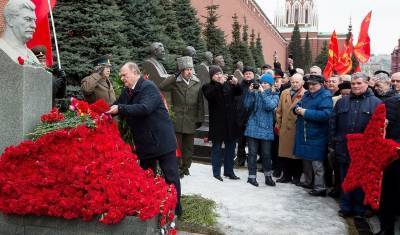 Ленин со Сталиным вертятся в гробах: Зюганов поздравил соратников с Рождеством!...