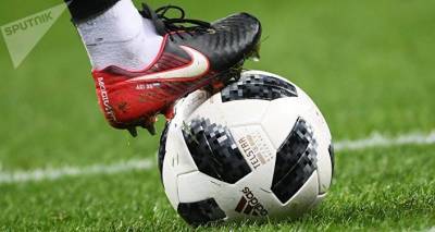 Молодой бразильский футболист потерял сознание во время матча и умер