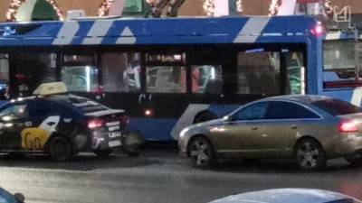 В ДТП на Невском проспекте пострадала машина такси