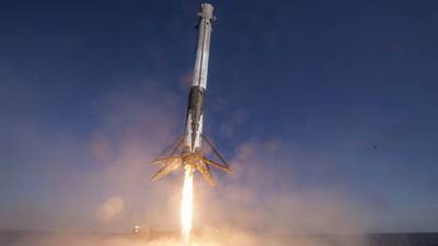 Два спутника Пентагона повредили при подготовке к запуску на заводе SpaceX