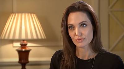 Бесстыжая Анджелина Джоли пошалила в кровати, опьянив дикой красотой: фото роковой женщины