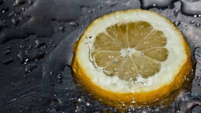 Блогер раскрыл необычные возможности лимона при уборке дома