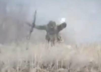 На Донбассе бойцам ВСУ сдался в плен террорист «ДНР»: видео