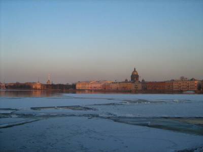 Со льда в Петербурге за день согнали более сотни человек