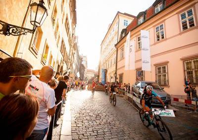 Велосипедисты устроят гонку по лестницам Пражского Града