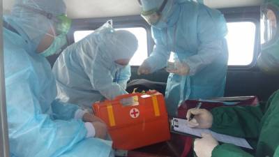 Медики не считают новый штамм коронавируса опасным для России