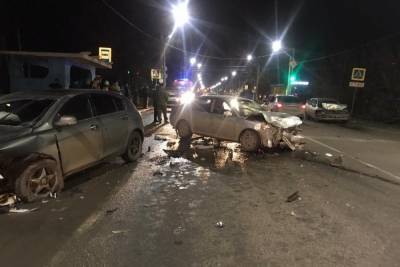 В массовой аварии под Ростовом пострадали три человека