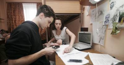 Одни учатся, другие мучаются: как украинские школьники получают образование на "дистанционке"