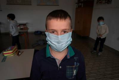 Коронавирус в Украине стал заразнее для молодежи и проявляется быстрее