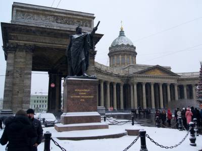«Тверк-львица» в Рождество станцевала в трусах у Казанского собора в Петербурге