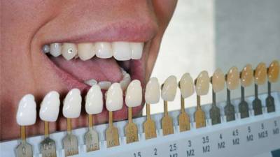 Продукты, влияющие на цвет зубов, назвала стоматолог