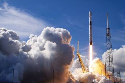 SpaceX запустила ракету-носитель с турецким спутником связи