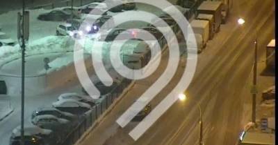 Водитель протаранил 11 припаркованных автомобилей на юго-западе Москвы