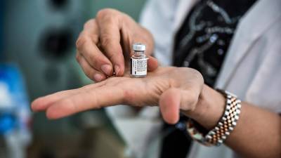 Американский врач умер после прививки вакциной Pfizer