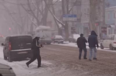Гололед на дорогах и снегопад: украинцев предупредили о непогоде — прогноз на 8 января