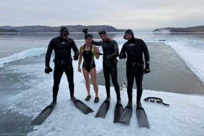 На Байкале установили мировой рекорд по плаванию подо льдом