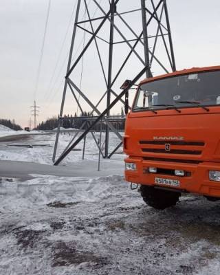 В Кузбассе водитель погрузчика оставил без света две шахты и разрез