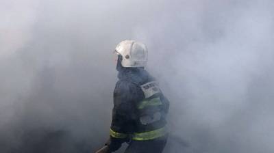 Мощный пожар вспыхнул в ангаре в Раменском