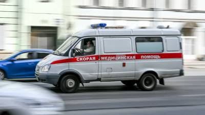 Два человека погибли в машине медслужбы после "встречи" с фурой на Сахалине