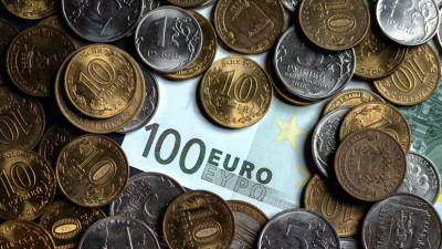 Рубль растёт к евро на открытии торгов