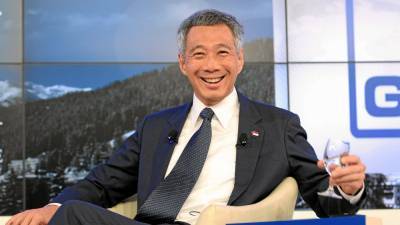 Сингапурский премьер сделал прививку от коронавируса
