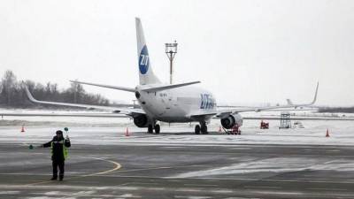 Рейс с 52 пассажирами вернулся в Новосибирск из-за отказа двигателя