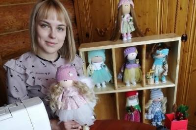 Жительница Тамбовской области открыла домашнюю мастерскую интерьерных кукол