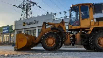 На очистку улиц Петербурга от снега отправили более 800 единиц техники