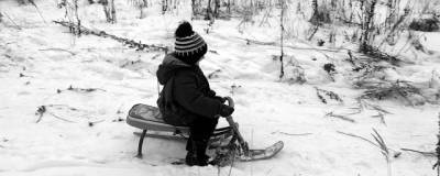 В Татарстане, катаясь с горки на снегокате, погибла трехлетняя девочка