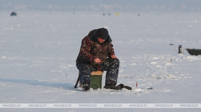 В Глубокском районе очевидцы спасли провалившегося под лед рыбака