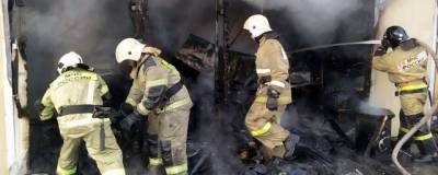 В Новосибирске потушили возгорание в двухэтажном доме с газовым баллоном