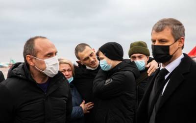 Освобожденные из ливийской тюрьмы моряки вернулись в Украину