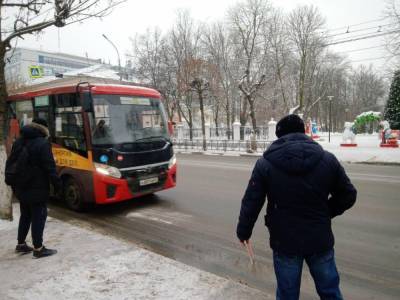 В Рязани на центральной остановке проверили соблюдение масочного режима в общественном транспорте