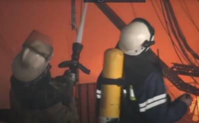 Спасатели подняты по тревоге: пожар на нефтебазе - 60 человек не могут остановить стихию