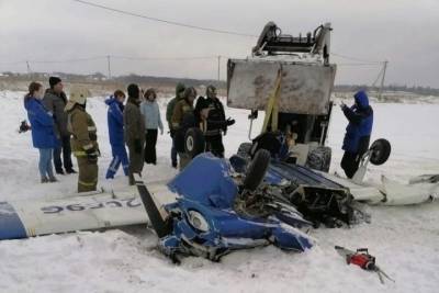 Три человека погибли при крушении самолета в Ленобласти