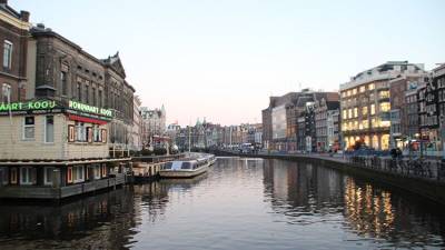 Продажу легких наркотиков туристам могут запретить в Амстердаме