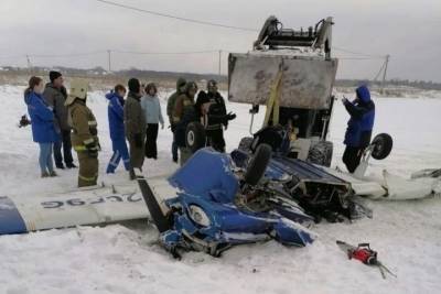 СМИ: самолет в Ленобласти рухнул после столкновения с другим бортом