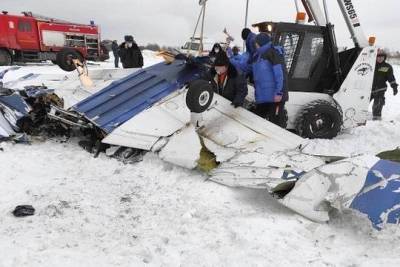 Частный самолет разбился под Санкт-Петербургом - три человека погибли