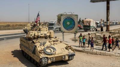 США перебросили из Ирака в Сирию колонну грузовиков с оружием и техникой