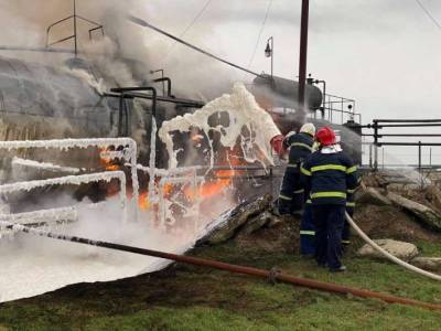 На нефтебазе в Николаевской области вспыхнул пожар (ФОТО)