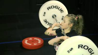 Юная канадка ставит рекорды в тяжелой атлетике.