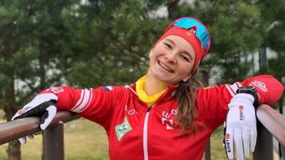 Россиянка Наталья Непряева выиграла золотую медаль многодневки "Тур де Ски"