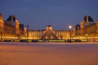 Посещаемость Лувра за год сократилась на 72%
