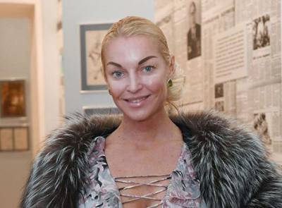 Анастасия Волочкова повторила знаменитую "голую" сцену в купели
